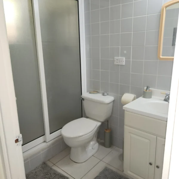 Twin-Ensuite-Bathroom.webp